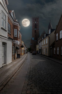 Dänemark, Jütland, Ribe (älteste Stadt Dänemarks), Straßenszene in der Altstadt. Dänemark, Jütland, Ribe (älteste Stadt Dänemarks), Straßenszene in der Altstadt.